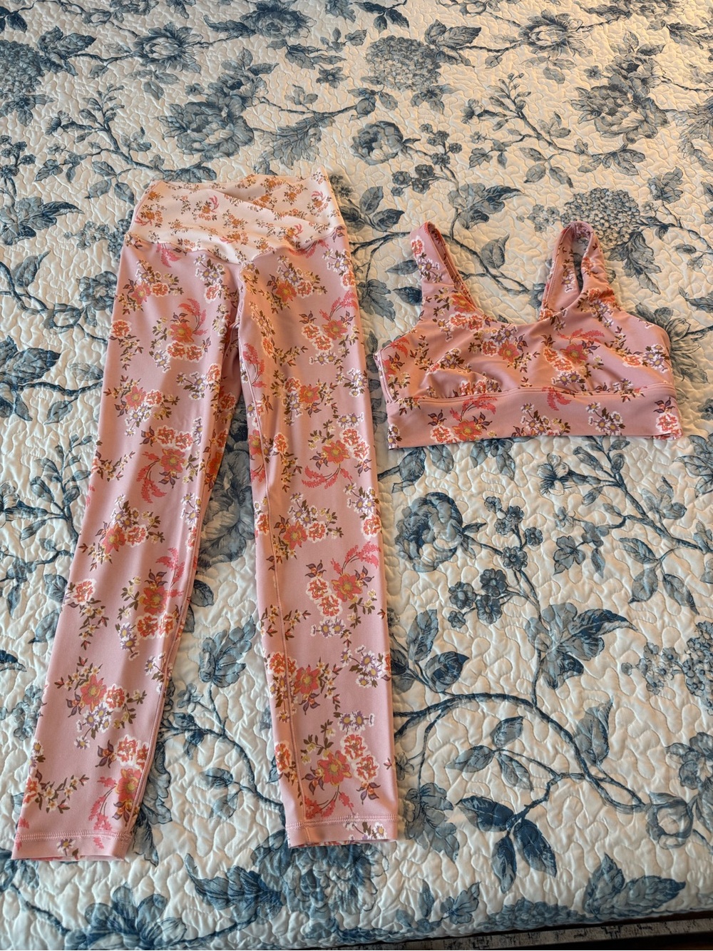 aerie Pilates Princess Pink Floral Sports Bra & Legging Set